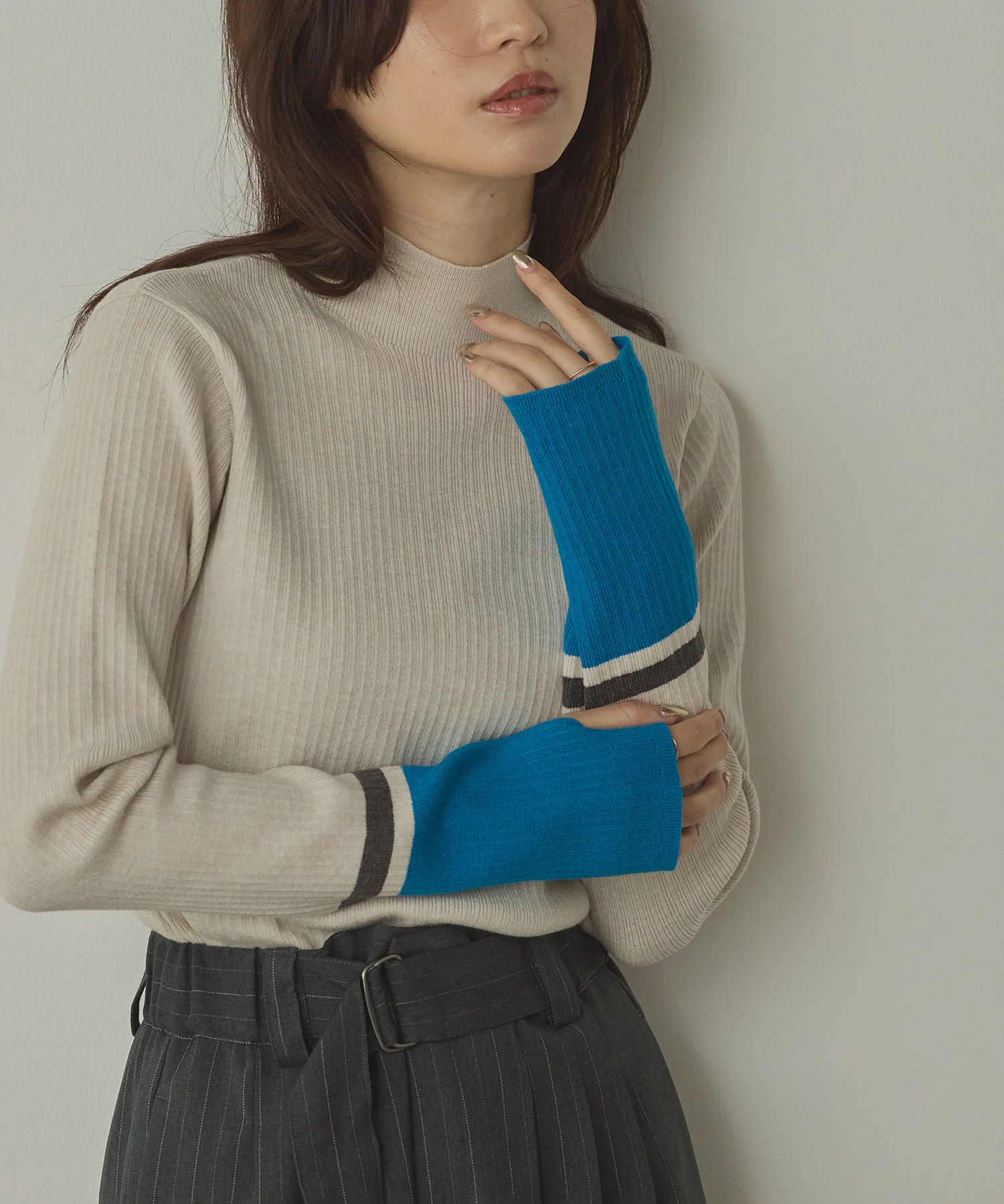 【静電気防止】やわもちヤーン 袖配色 ハイネックリブニット