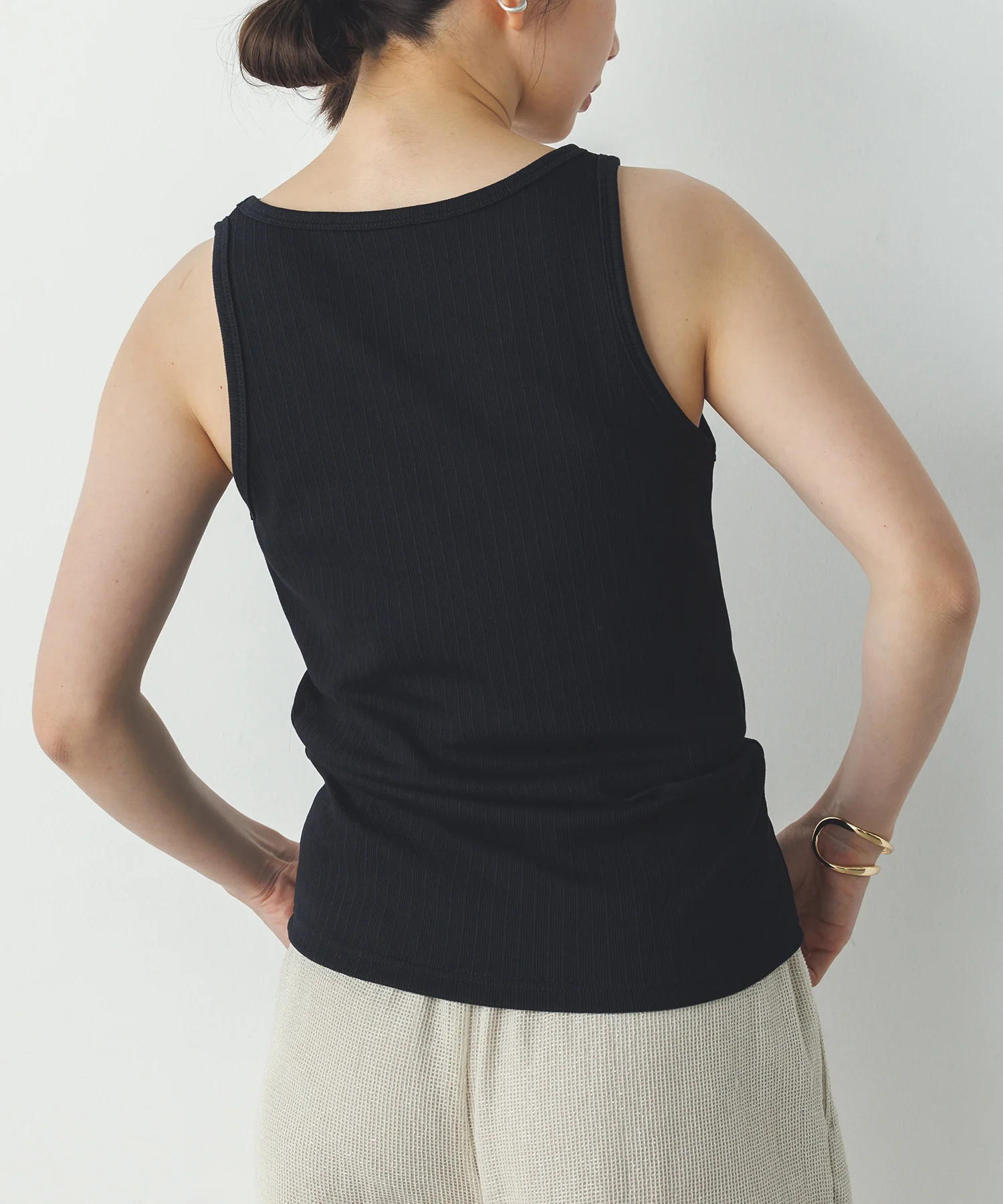 ロゴ刺繍 リブタンクトップ