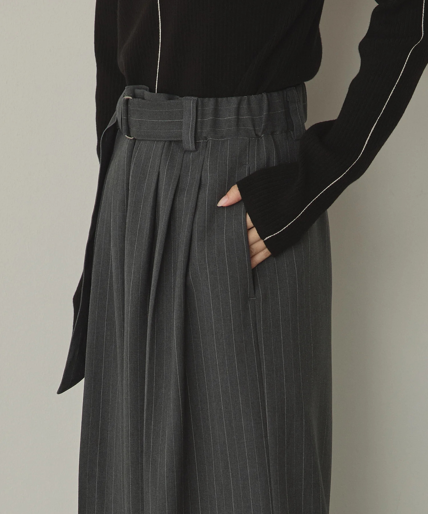ツイルストライプ タックワイドパンツ