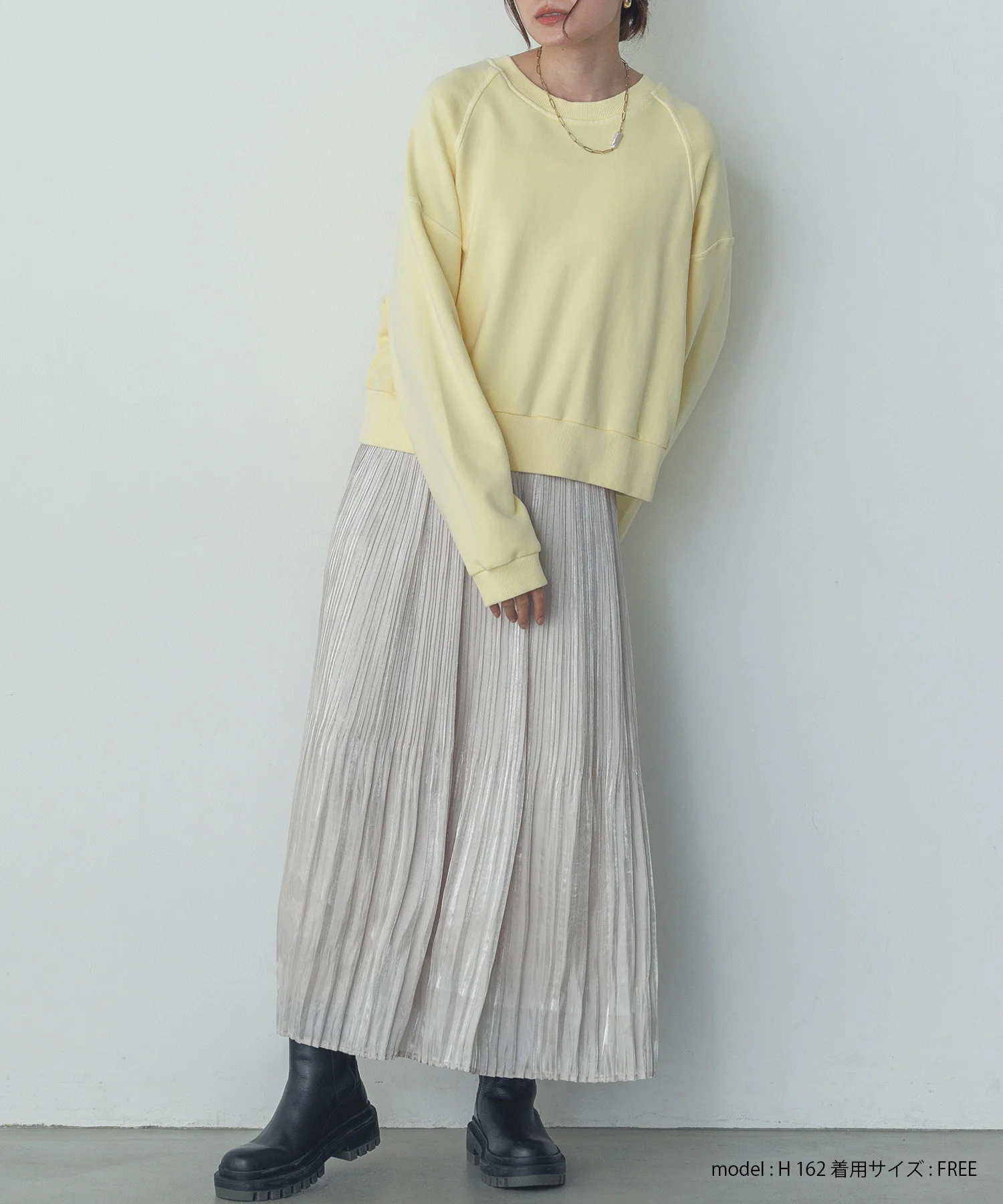 サテンランダムプリーツスカート