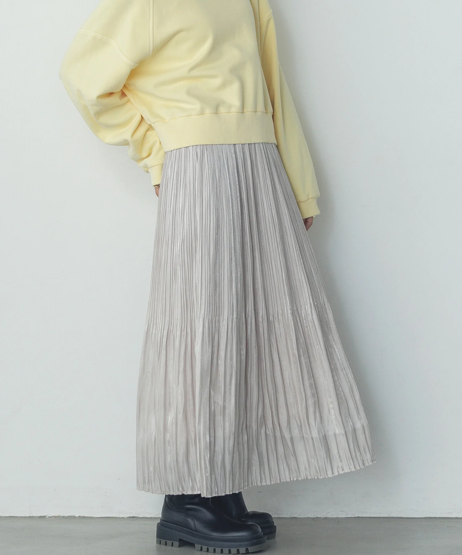 サテンランダムプリーツスカート