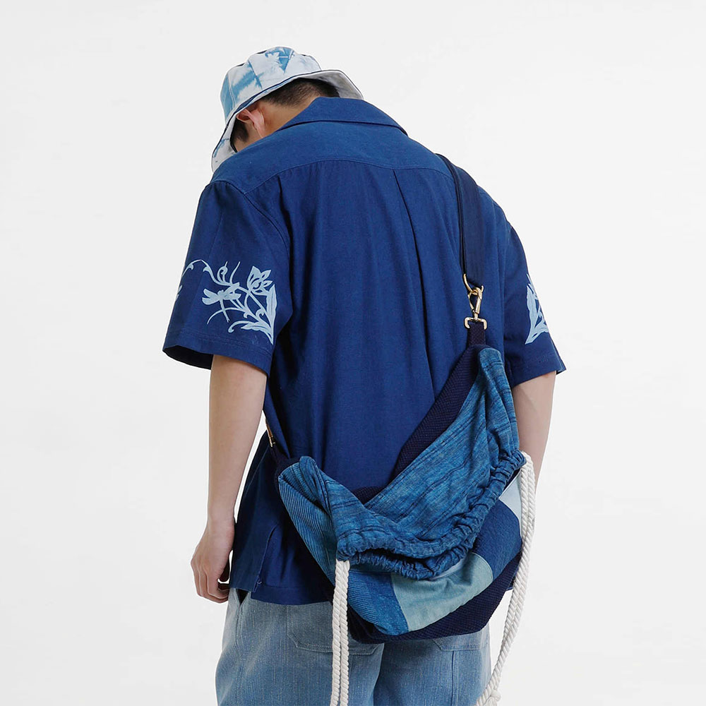 藍抜染トンボ柄コットン半袖Ｔシャツ