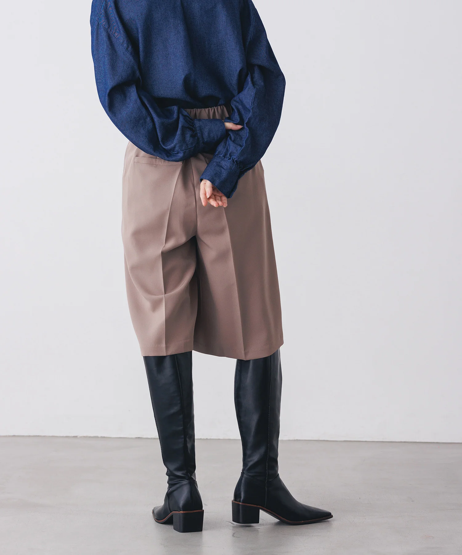 ひざ下丈バミューダパンツ | オールシーズン ストレッチ ウエストゴム ショートパンツ センタープレス