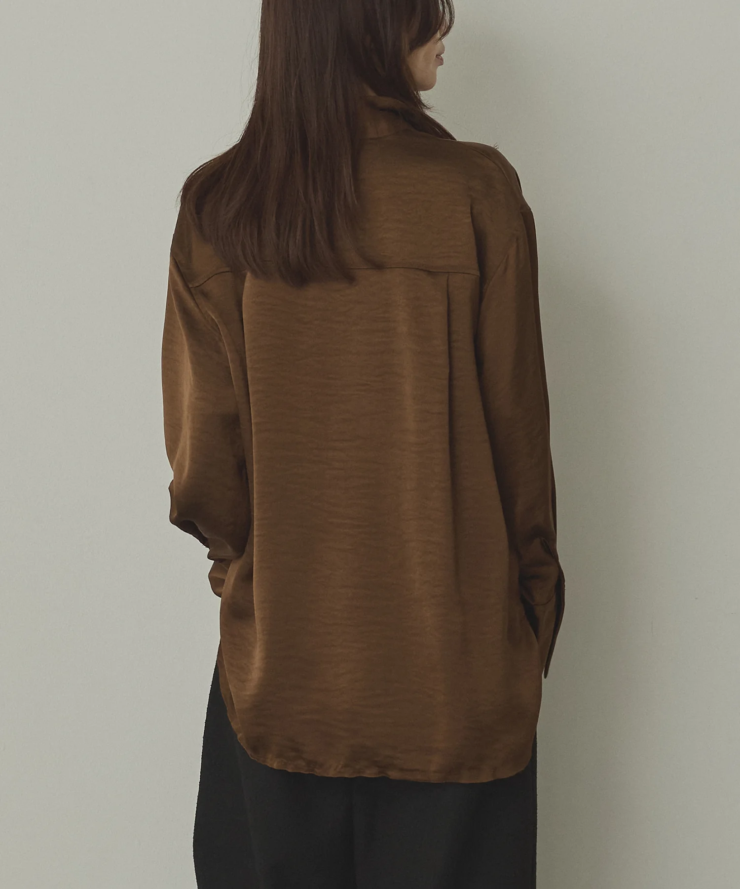 マットサテン タックシャツ