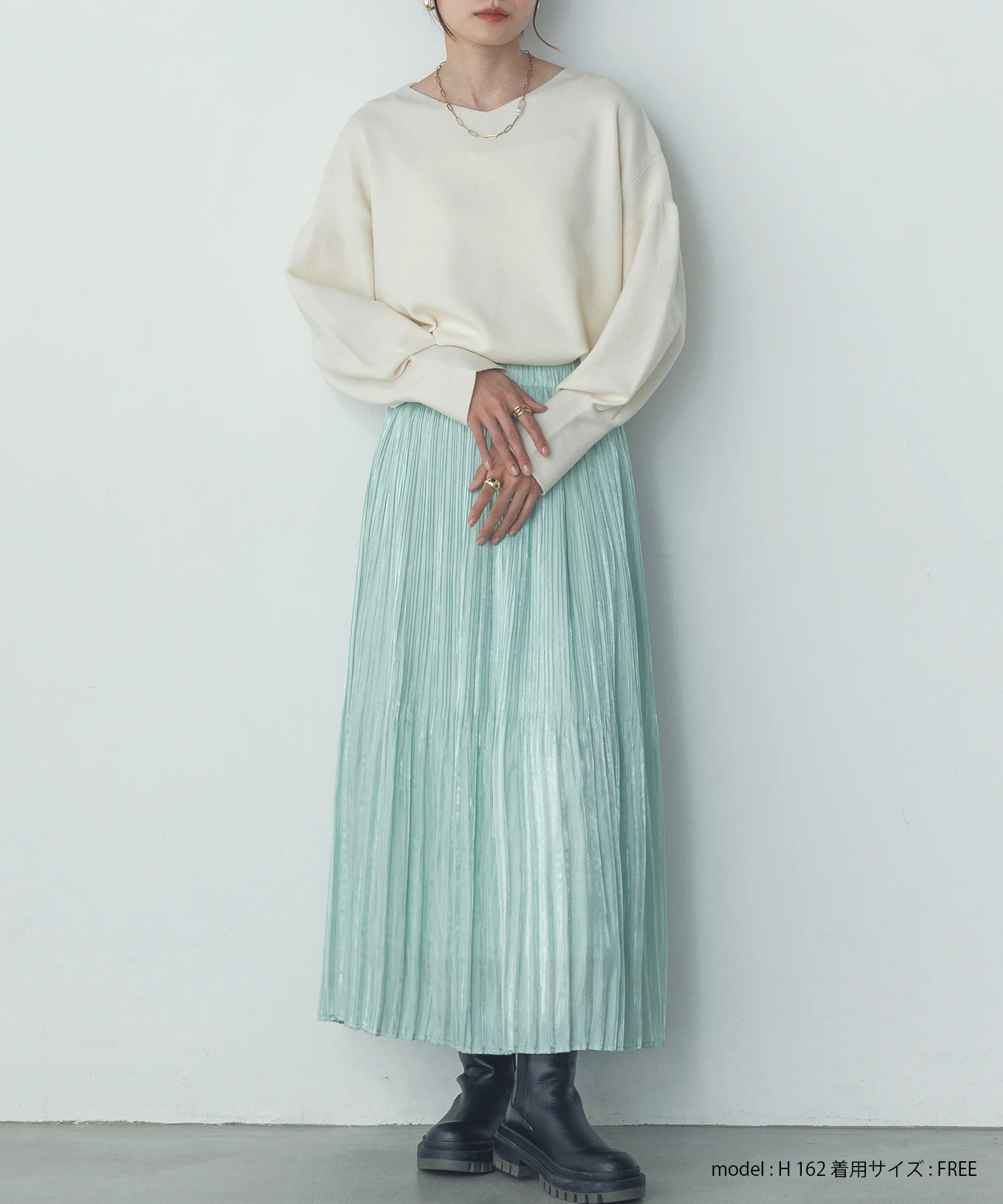 サテンランダムプリーツスカート