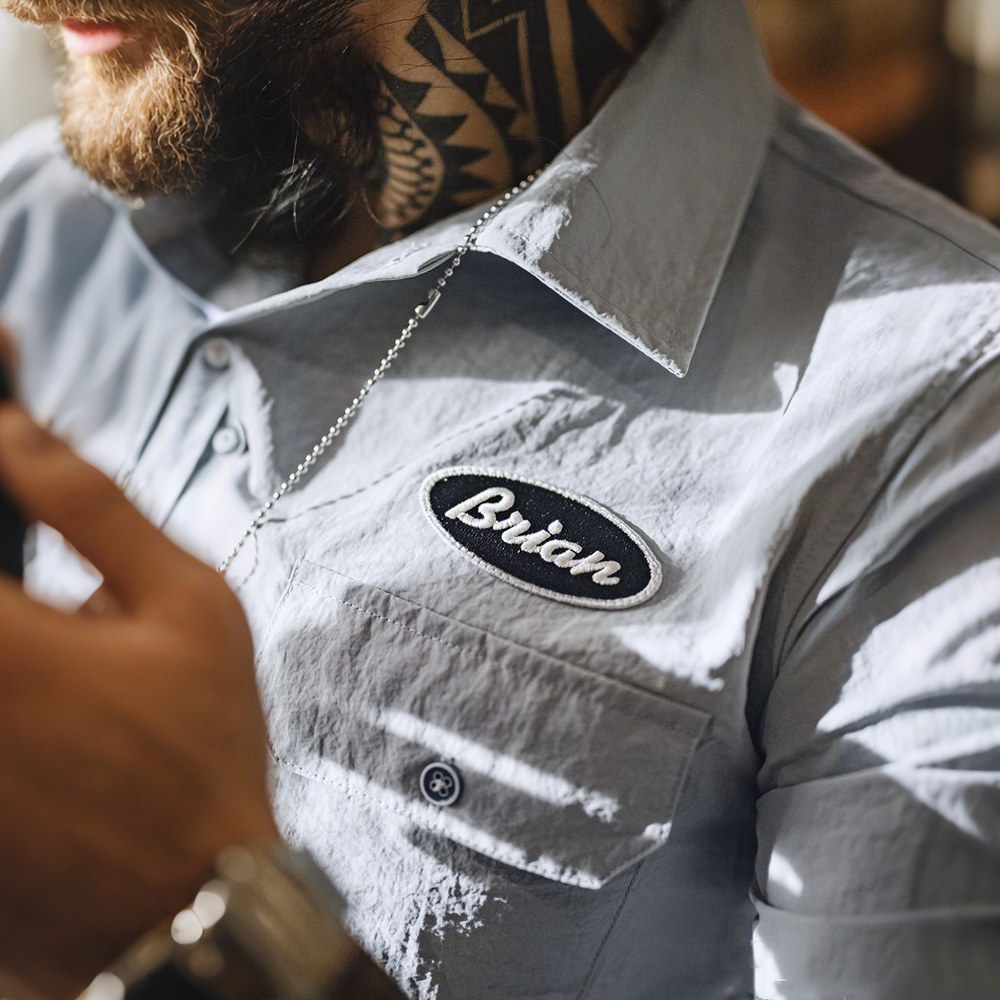 「ブライアン」刺繍付き軽量ナイロンシャツ