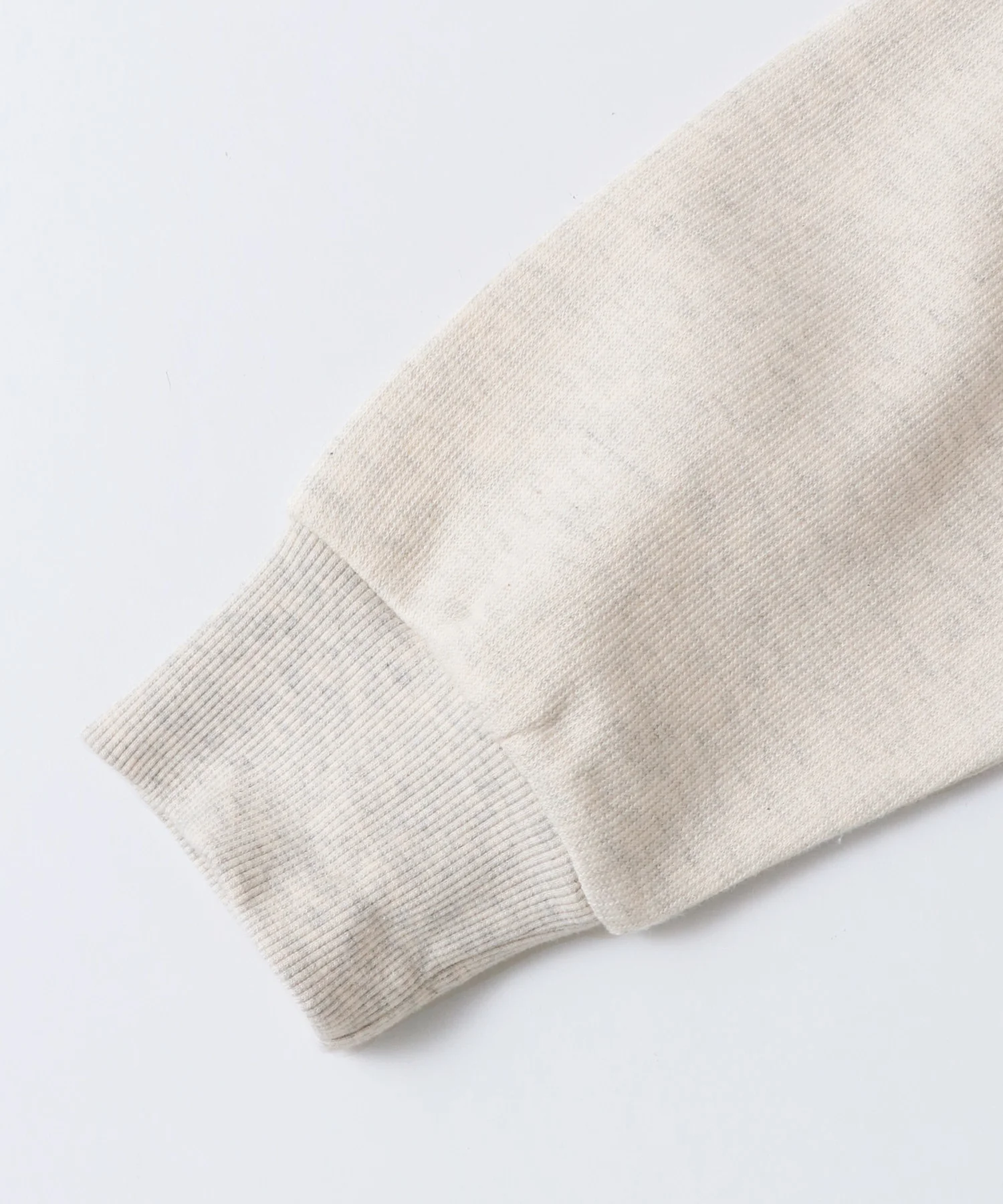 スリーブタック ロゴプリントスウェット