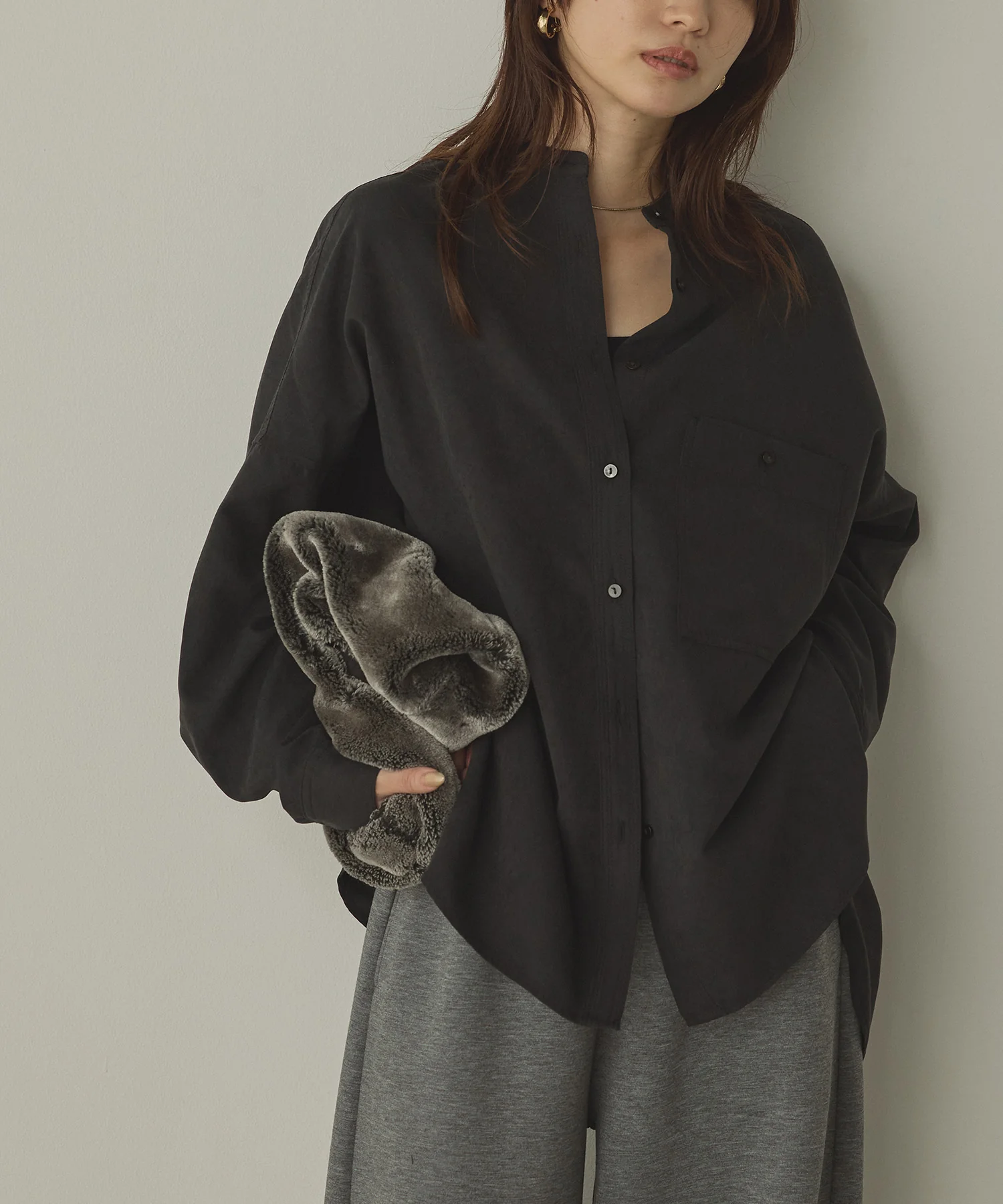 【WEB限定/別注】スウェードライク バンドカラーオーバーサイズシャツ