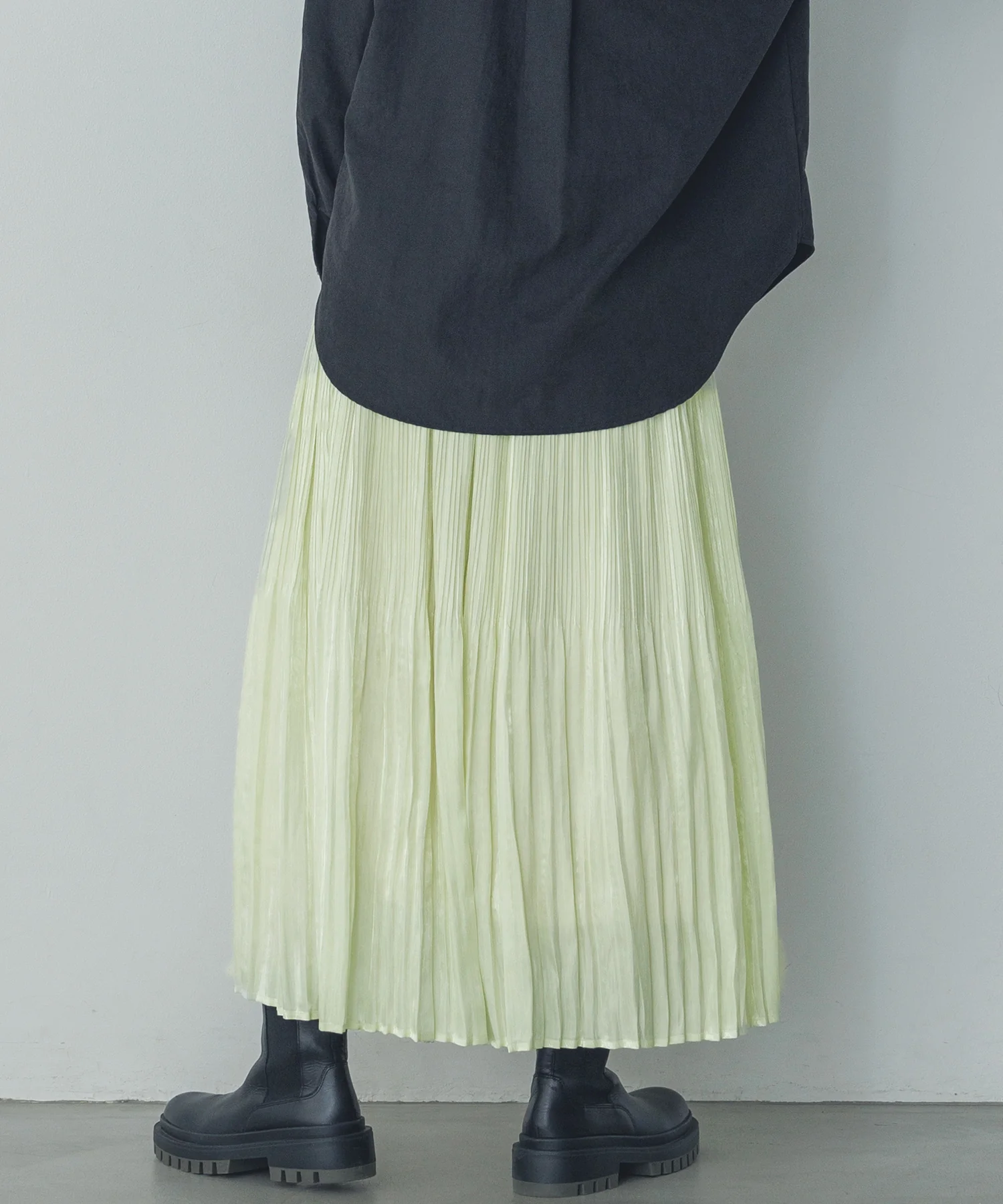 サテンランダムプリーツスカート