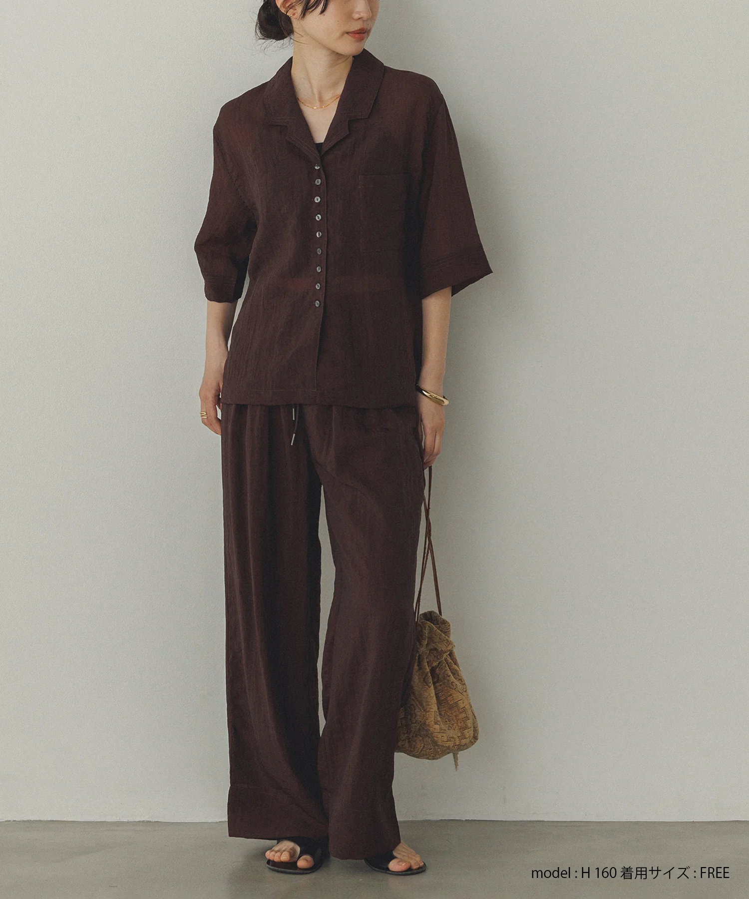 ツヤシアー ストレートパンツ