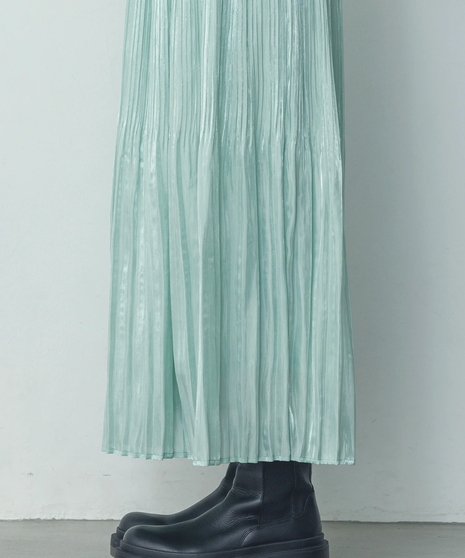 サテンランダムプリーツスカート
