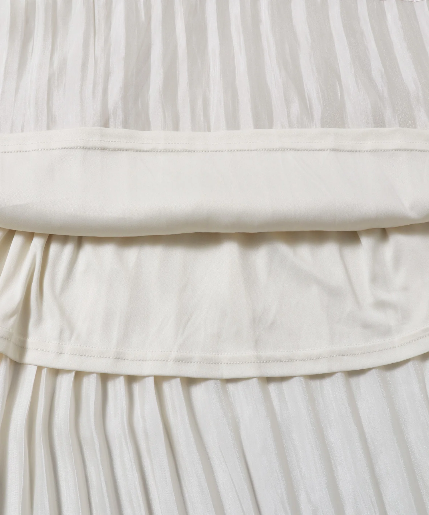 サテンランダムプリーツスカート