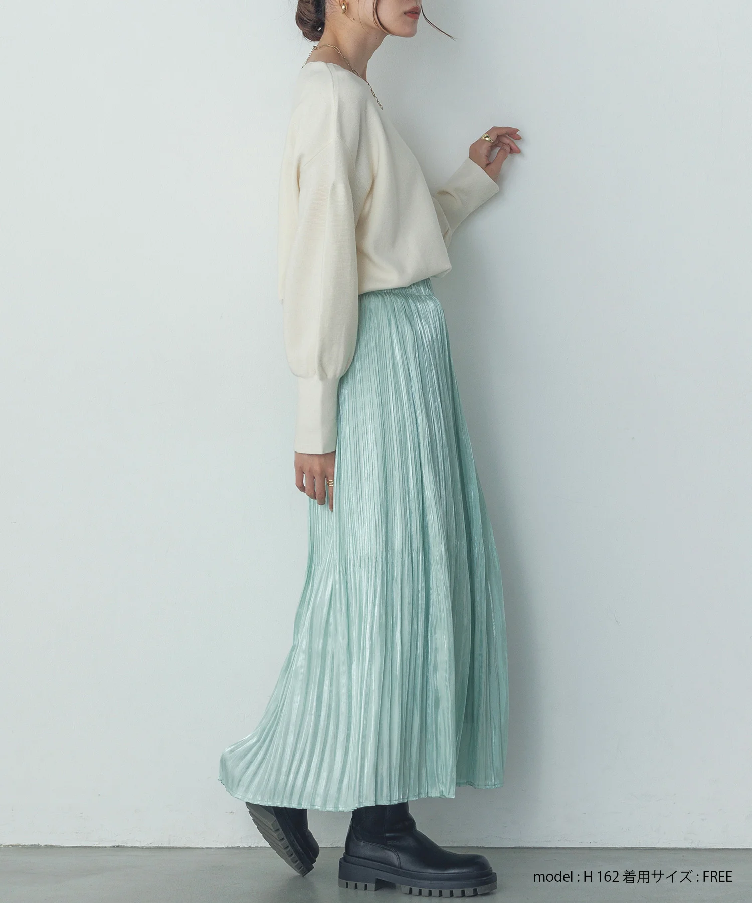 サテンランダムプリーツスカート