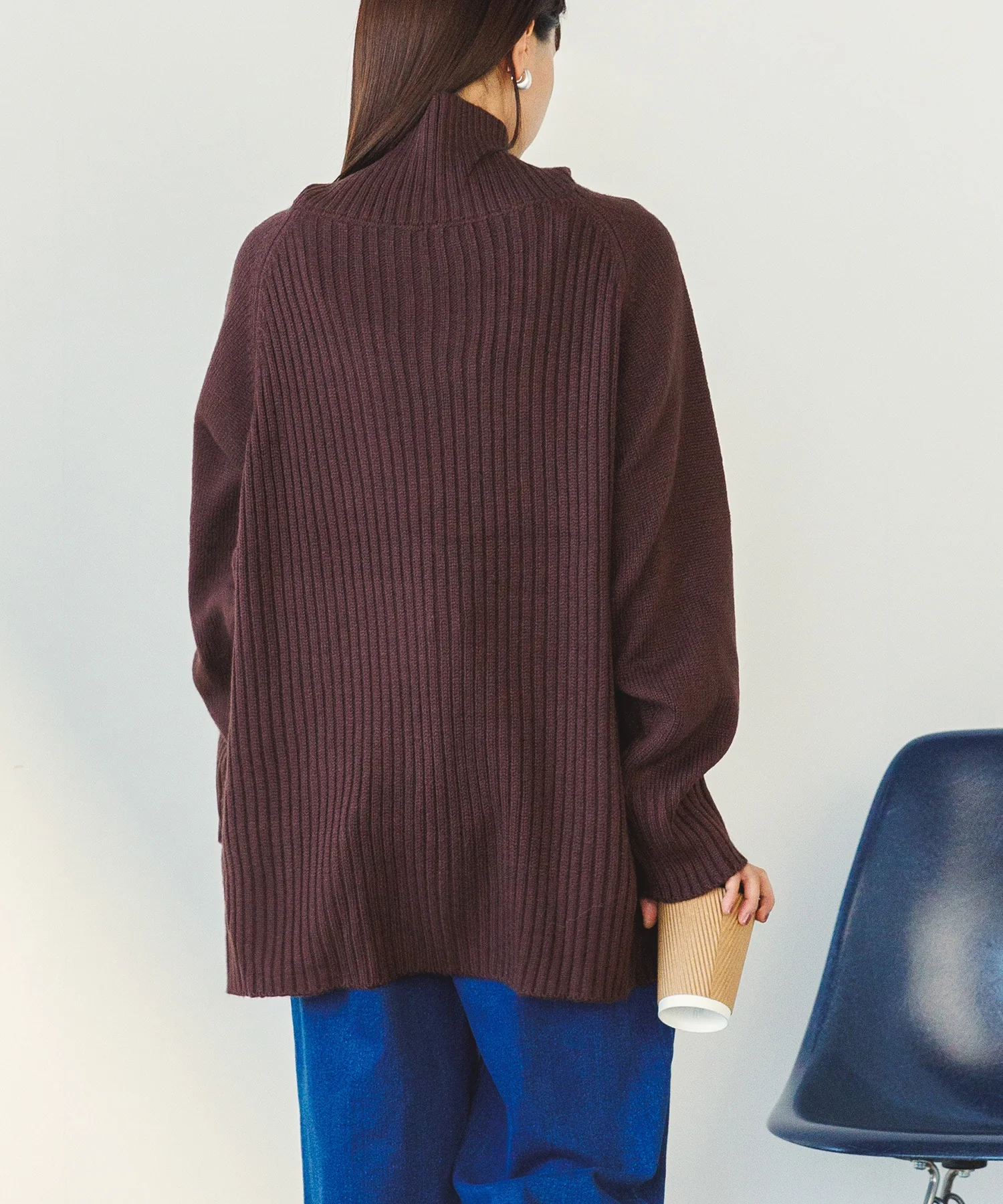 バックリブオーバーサイズタートルネックニット