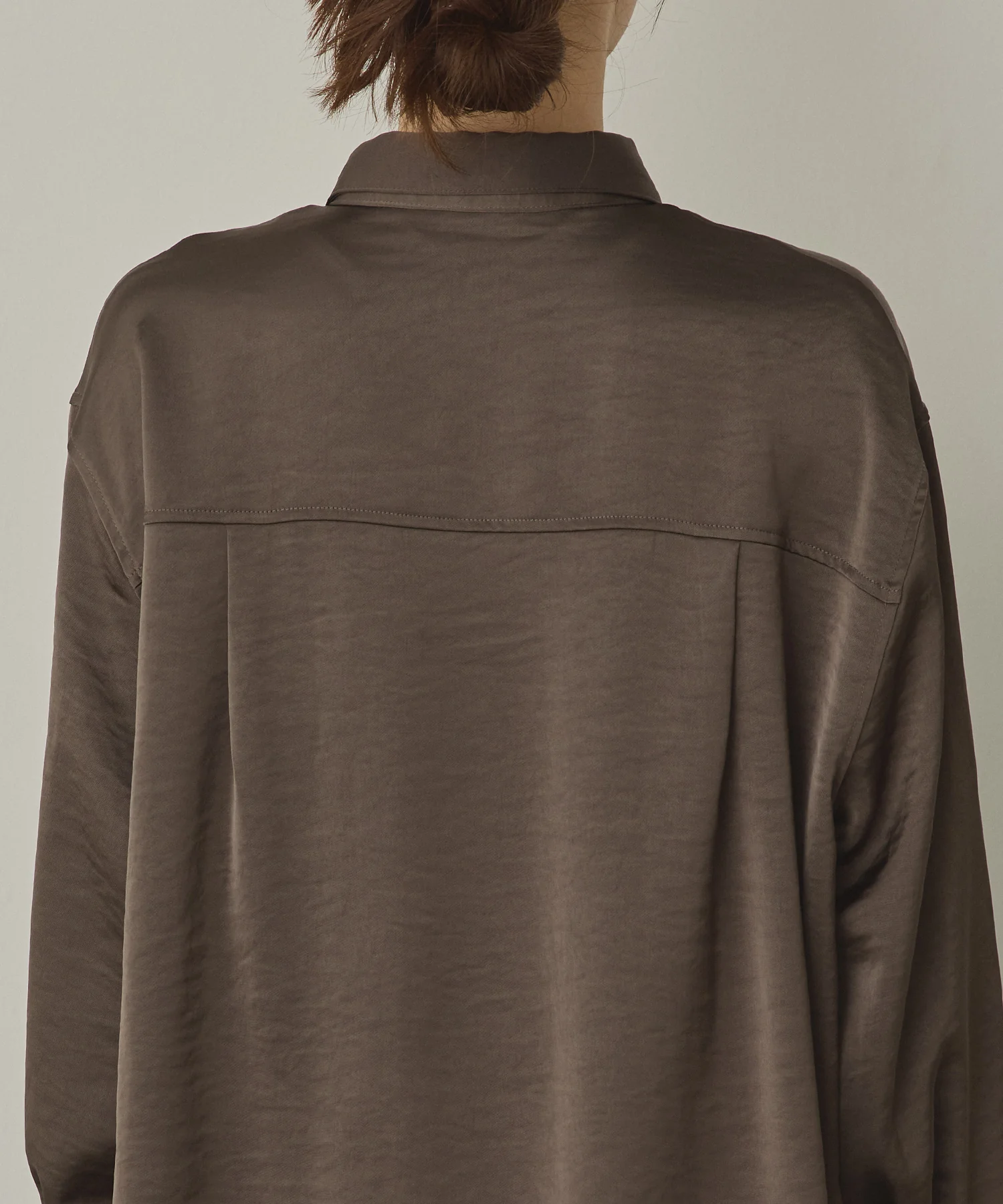 マットサテン タックシャツ