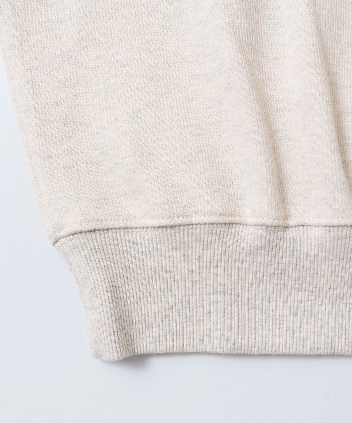 スリーブタック ロゴプリントスウェット