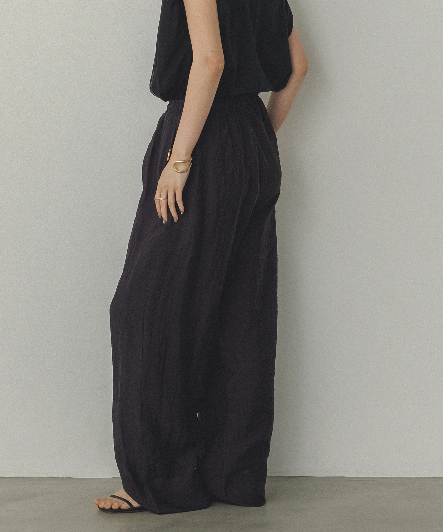 ツヤシアー ストレートパンツ