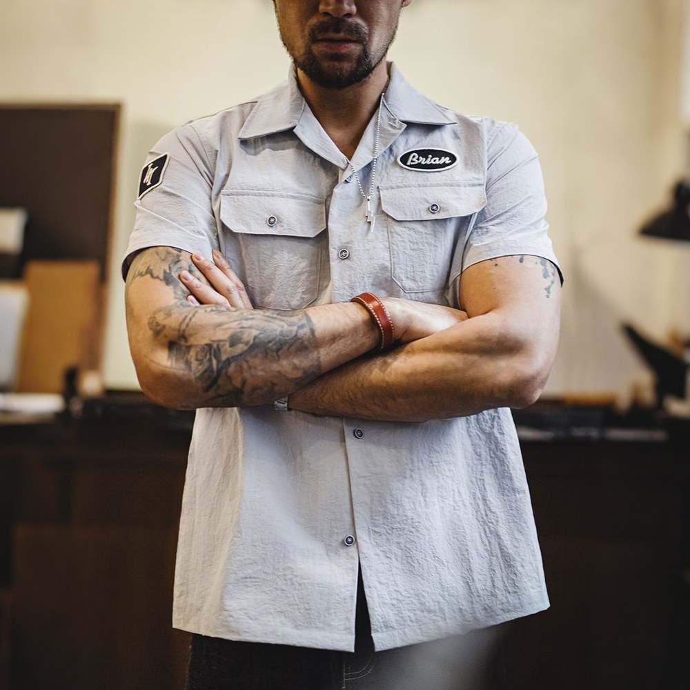 「ブライアン」刺繍付き軽量ナイロンシャツ