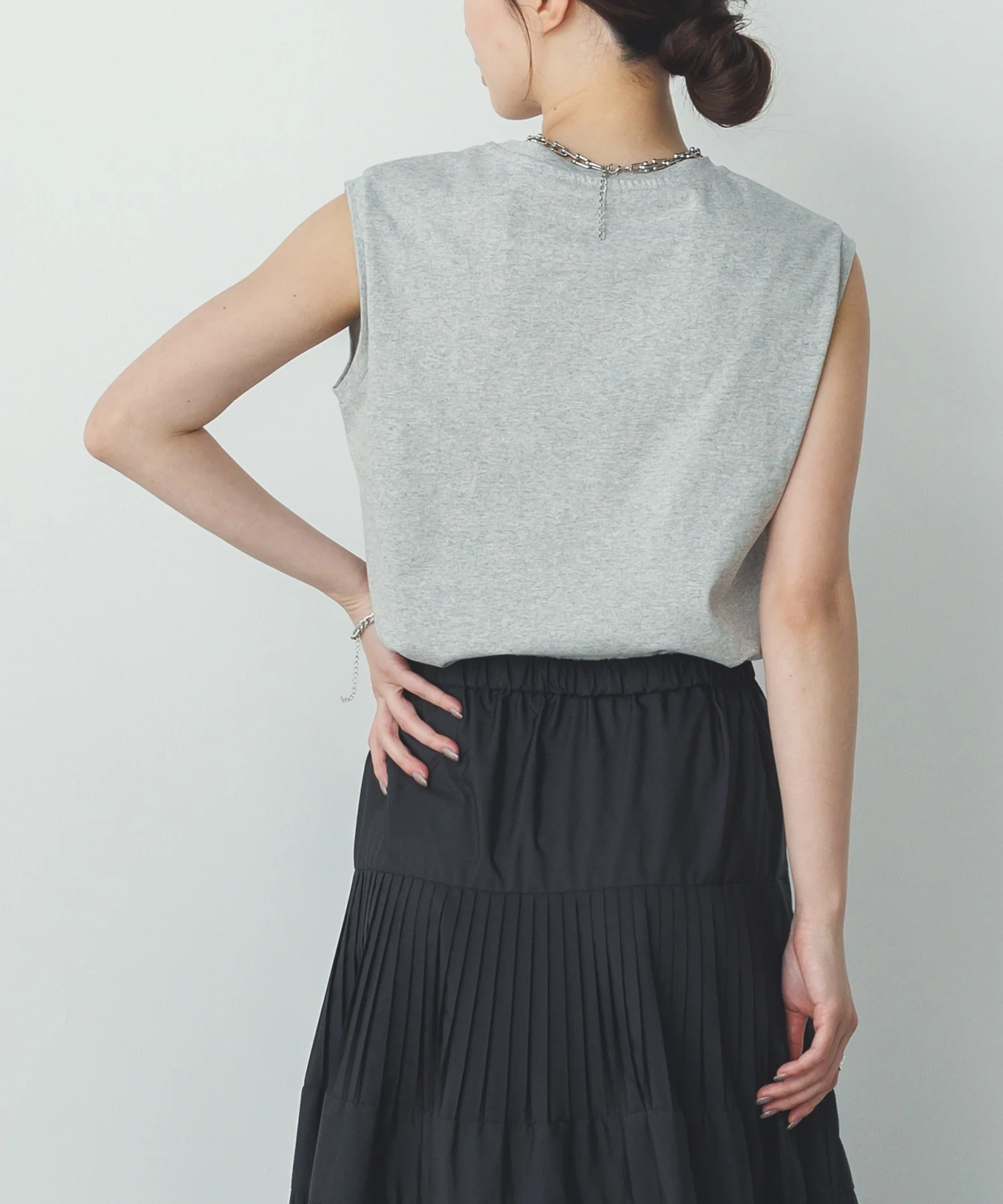 【新色追加】ベーシックノースリーブトップス