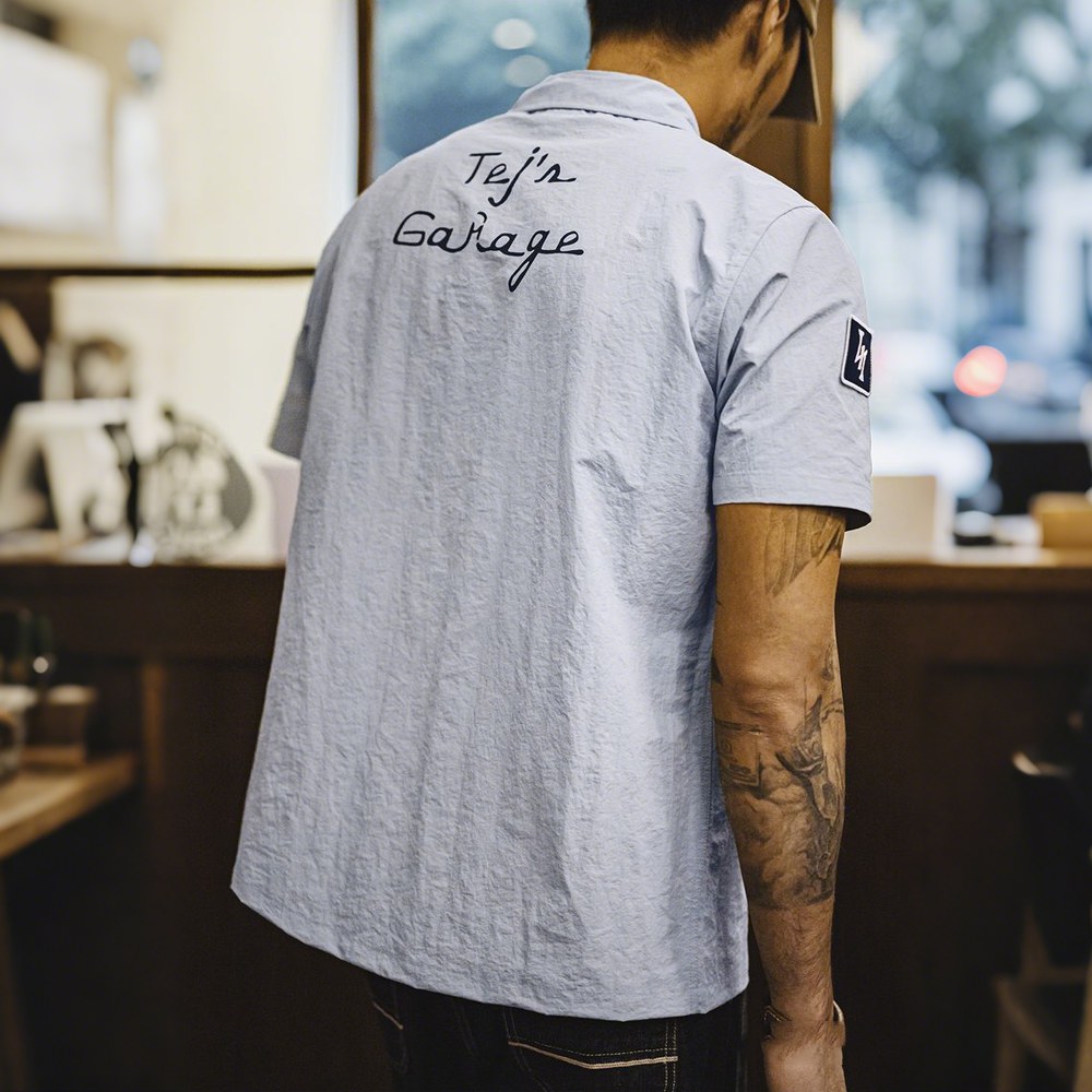 「ブライアン」刺繍付き軽量ナイロンシャツ