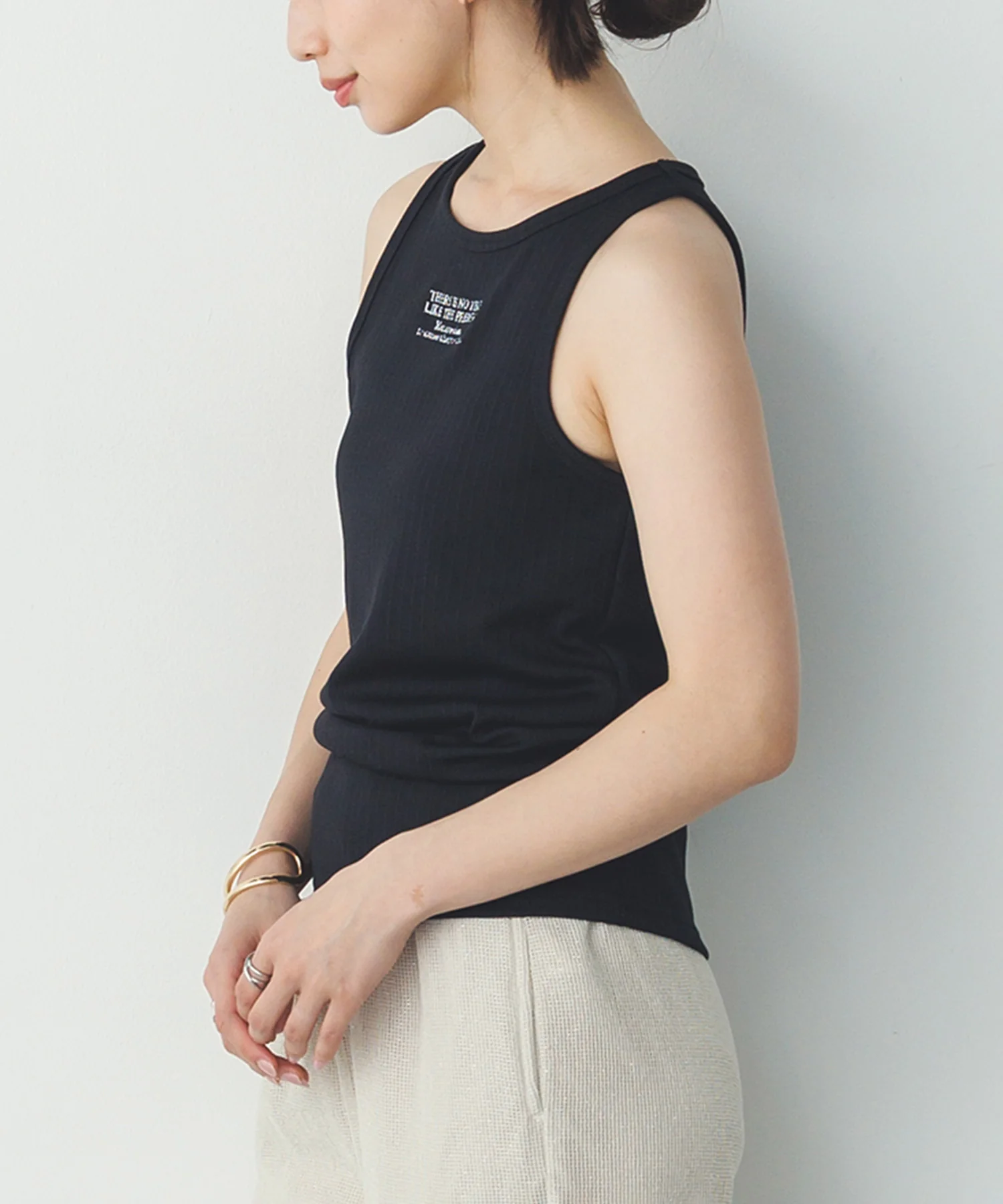ロゴ刺繍 リブタンクトップ