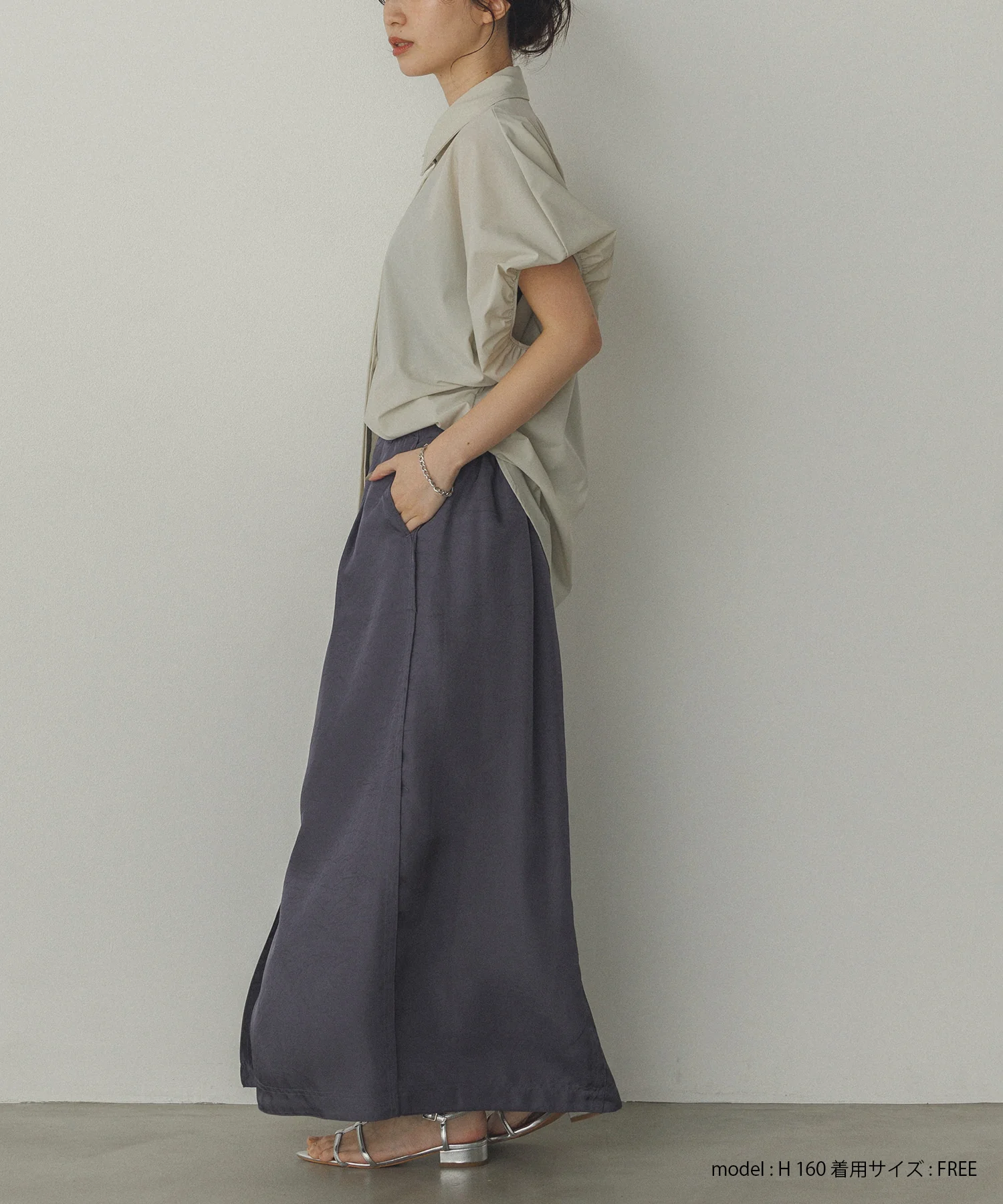 サテン セミフレアスカート