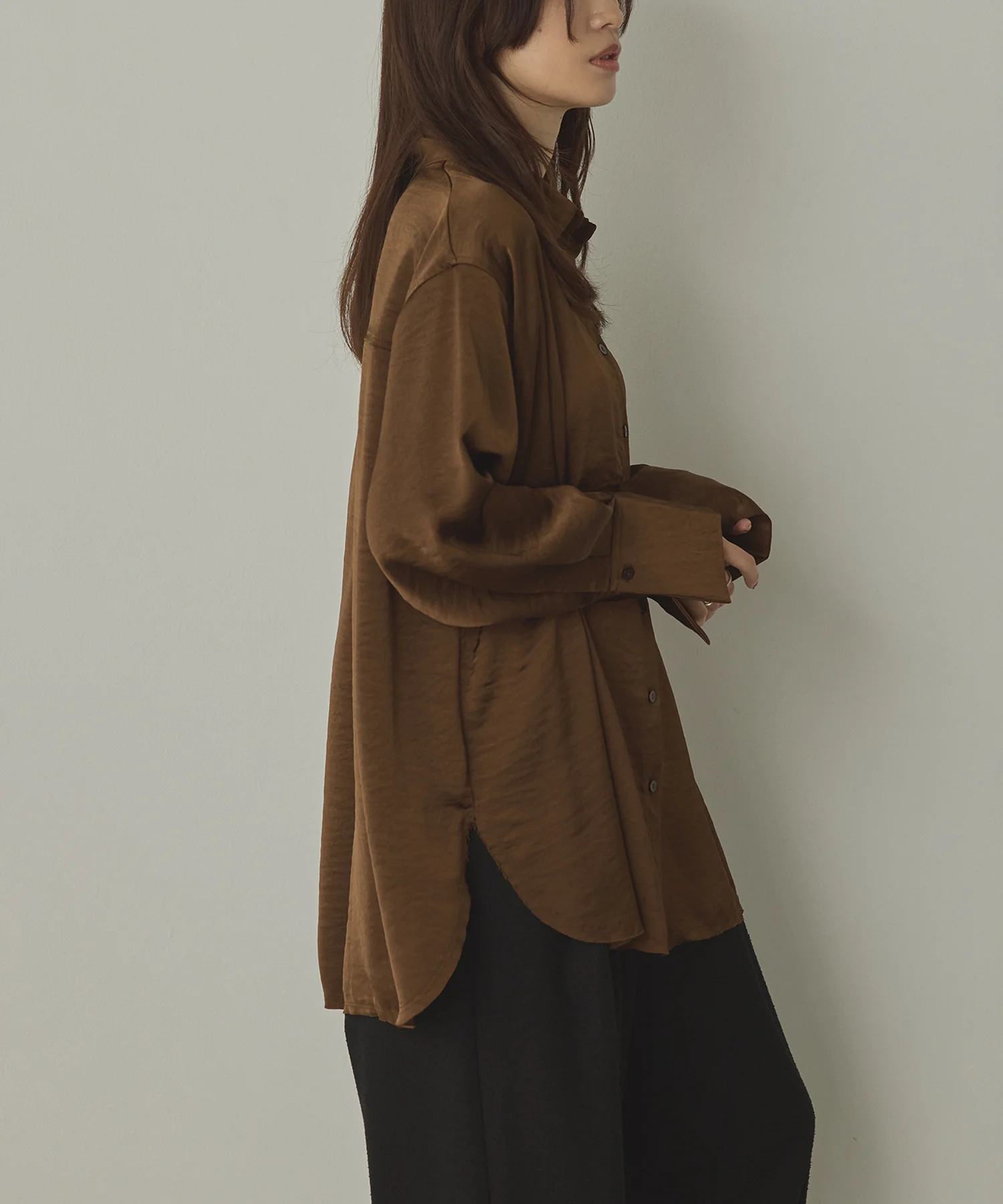 マットサテン タックシャツ