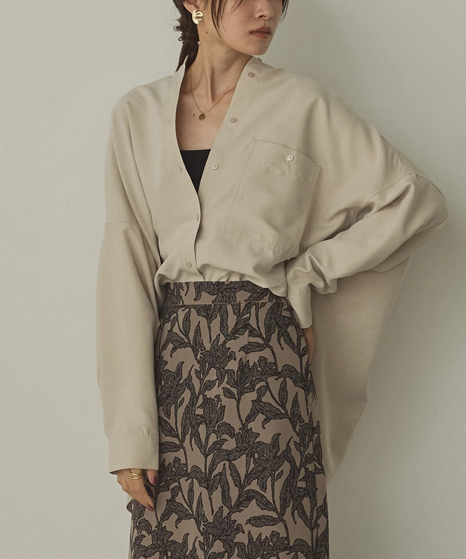 【WEB限定/別注】スウェードライク バンドカラーオーバーサイズシャツ