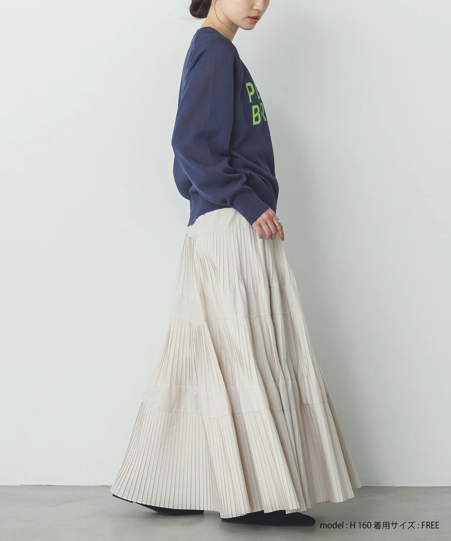 ペーパーライクシアー ロゴプリントニット