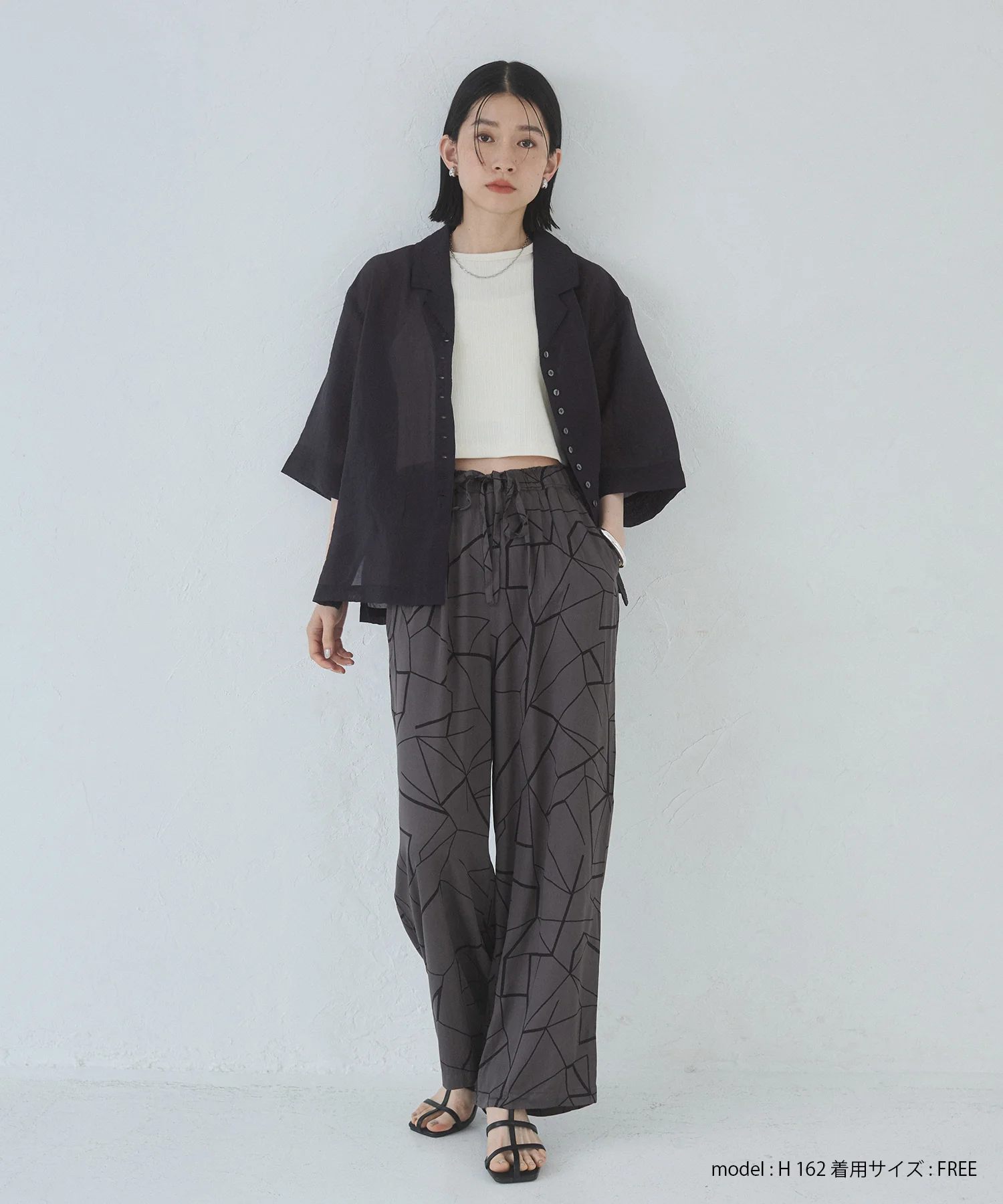 ビスコースサテン プリント タックストレートパンツ